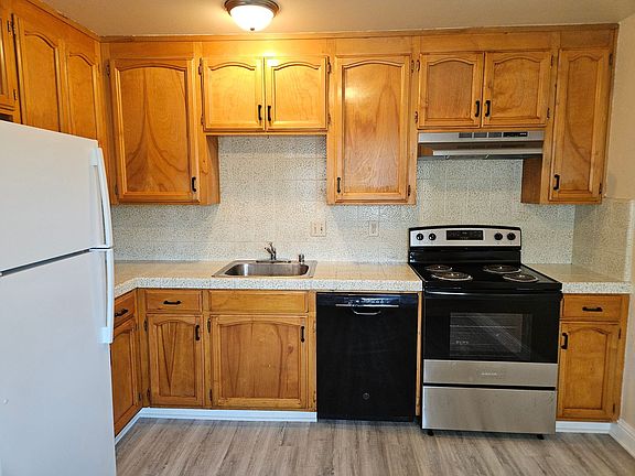 4th image of 646 Bolton Ct APT 3