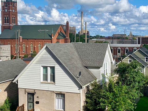 3rd image of 124 E 10th St