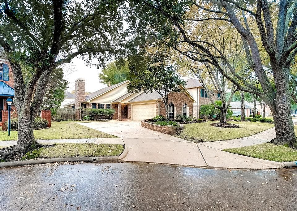This culdesac has a park like feeling with all of the gorgeous established trees!