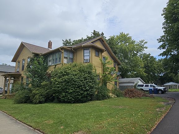 3rd image of 111 Blackhawk Ave