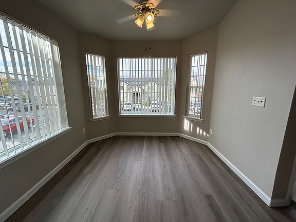 5th image of 10046 W Garverdale Ln #633-202