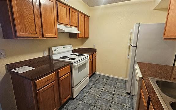 3rd image of 312 W Esplanade Ave