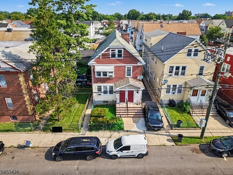 2 bed, 1.0 bath, $1,750 — Photo 2