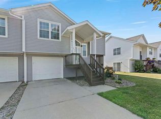 950 Dry Run Creek Ct, Hiawatha, IA 52233