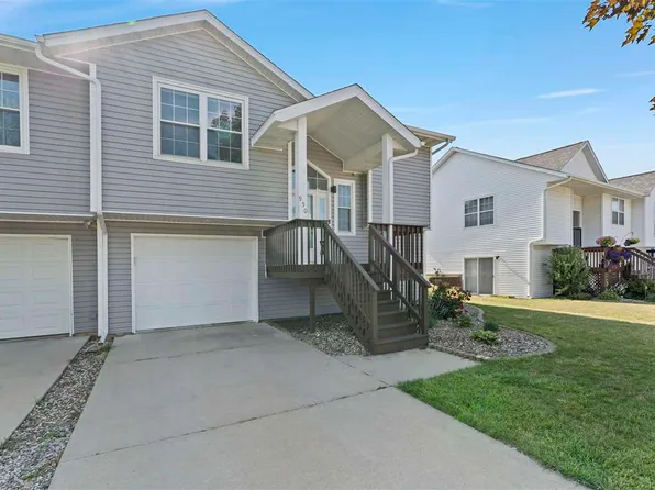 950 Dry Run Creek Ct, Hiawatha, IA 52233