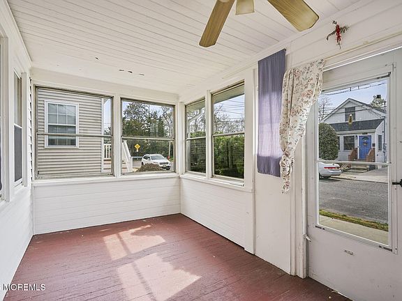 2nd image of 1826 Laurel Terrace