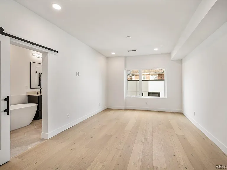 290 Monroe St — Photo 18