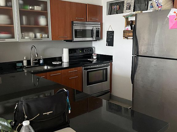 4th image of 650 East St #G406