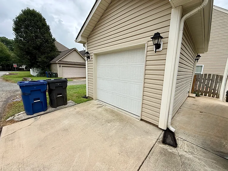 7007 McLothian Ln — Photo 3