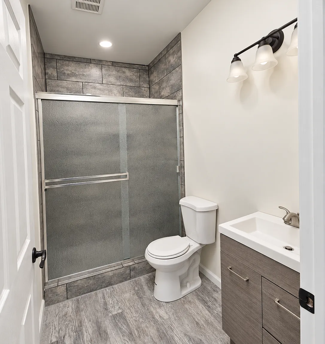 Studio, 570 sqft, $1,795 — Photo 3