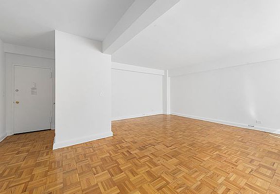 4th image of 136 E 55th St APT 10Q