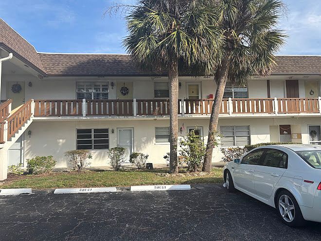 1 parking spot per condo. Guest parking available in front of the building