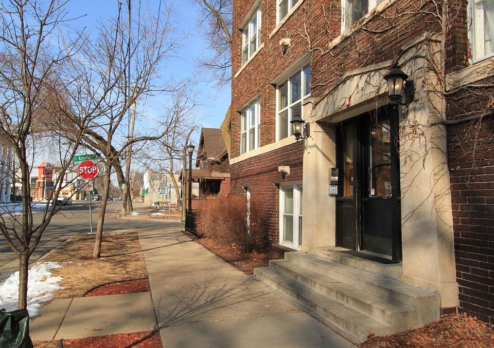 1st image of 1112 25th St W #103
