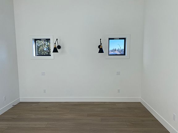 3rd image of 38 NW Greeley Ave #201