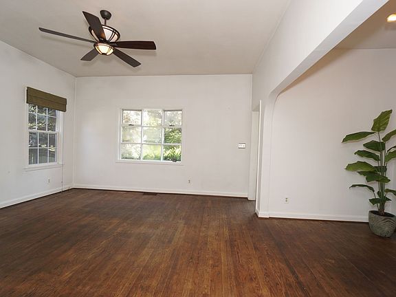 5th image of 909 Wells St