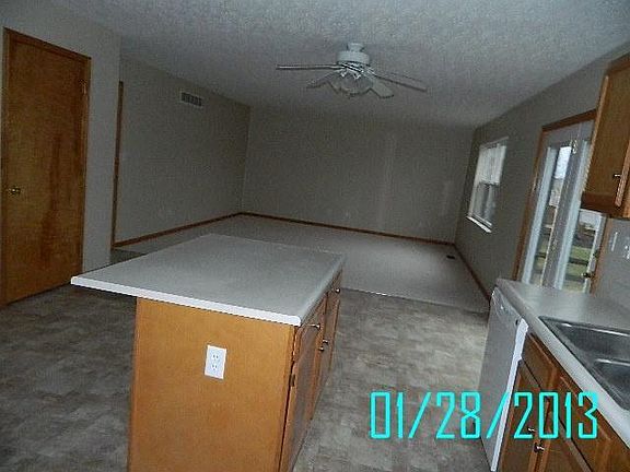 5th image of 843 Greenwood Ln