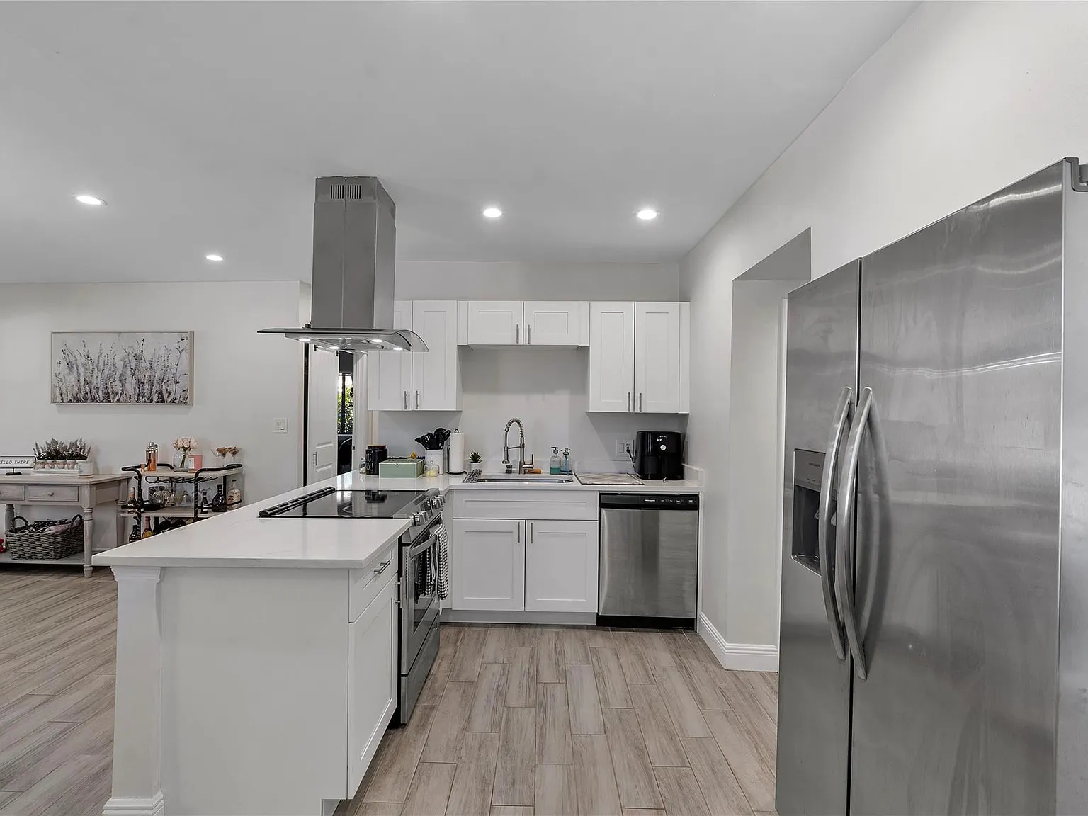 3 bed, 2.0 bath, 1130 sqft, $3,500 — Photo 2