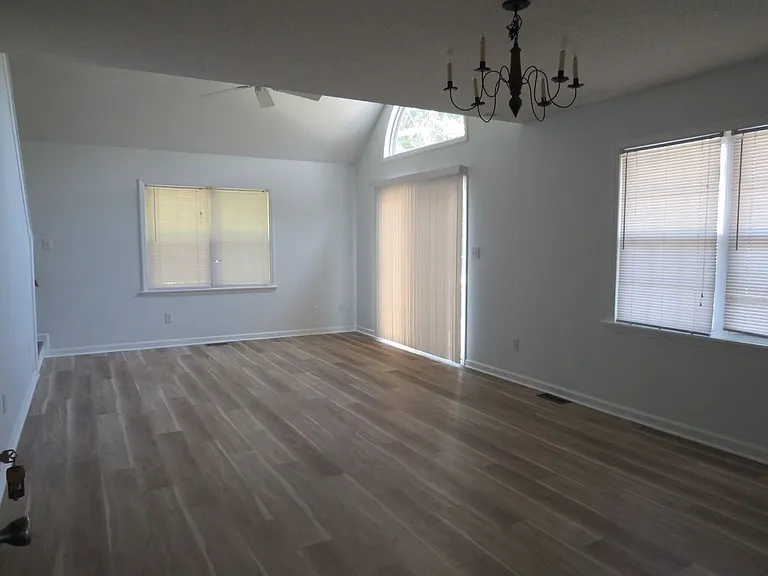 208 Stroud St — Photo 3