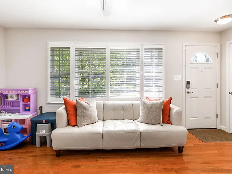8011 Jackson Rd — Photo 4