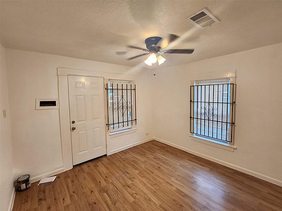 3rd image of 3206 Anita St