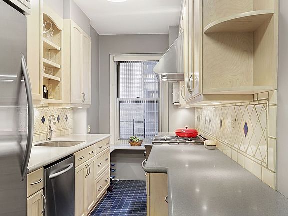 4th image of 670 W End Ave APT 9D