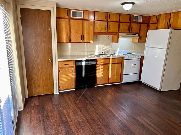 3rd image of 110 Lyon St #102