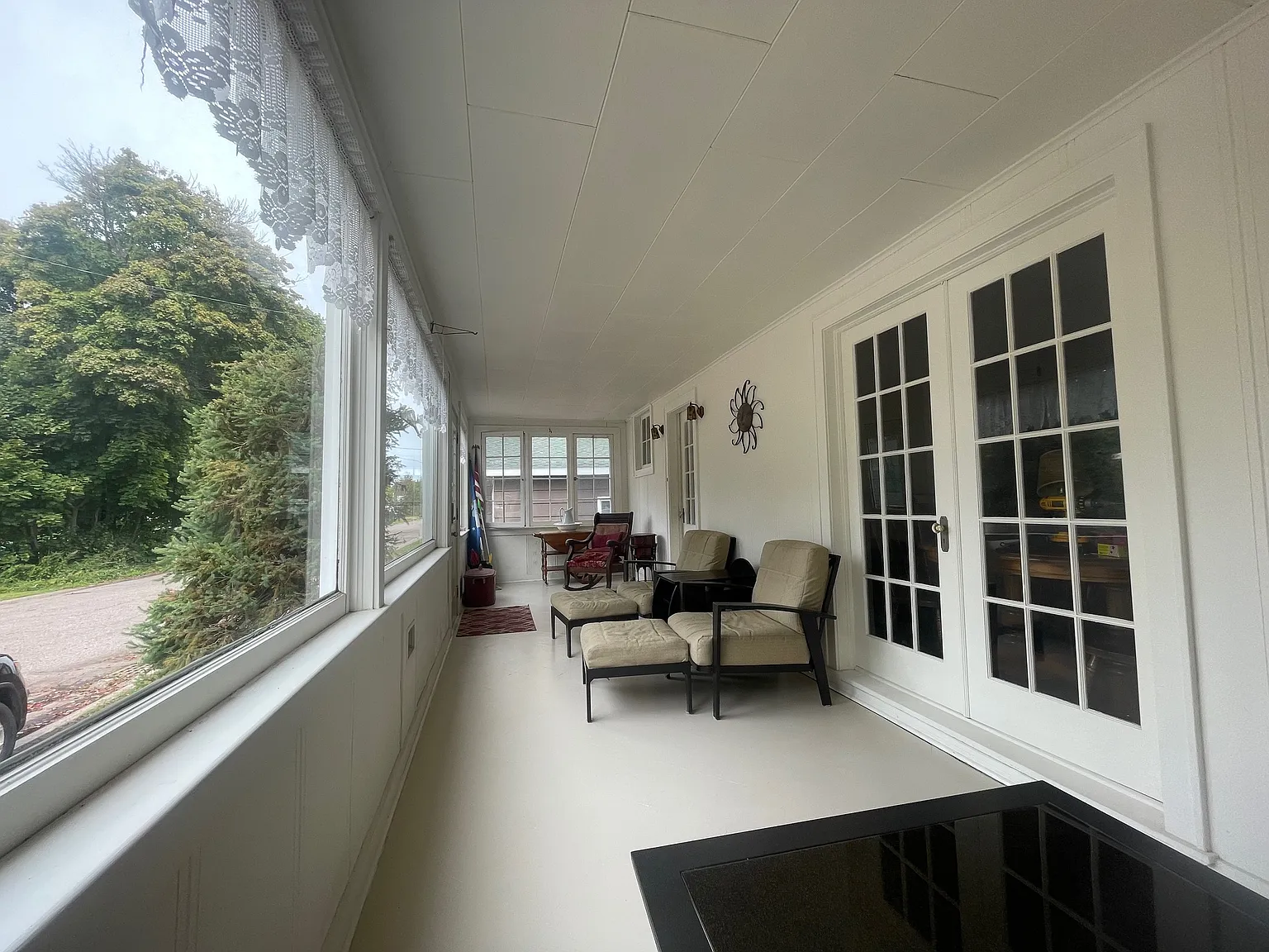 4 bed, 1.5 bath, 2100 sqft, $1,700 — Photo 3