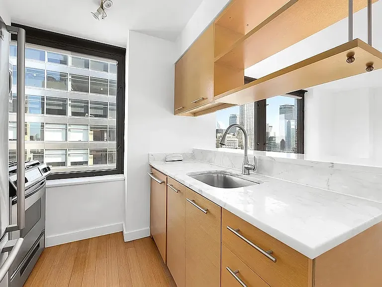 100 W 39th St #38D — Photo 8