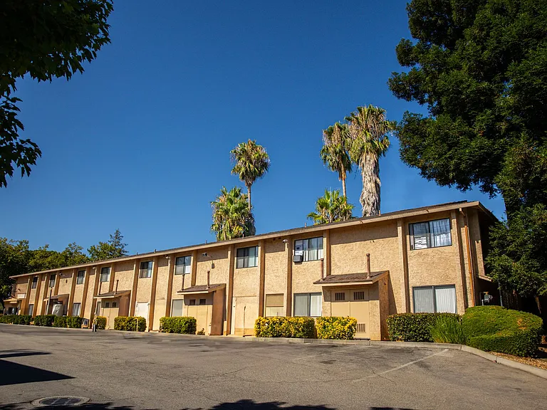 Joshua Tree Apartments — Photo 16