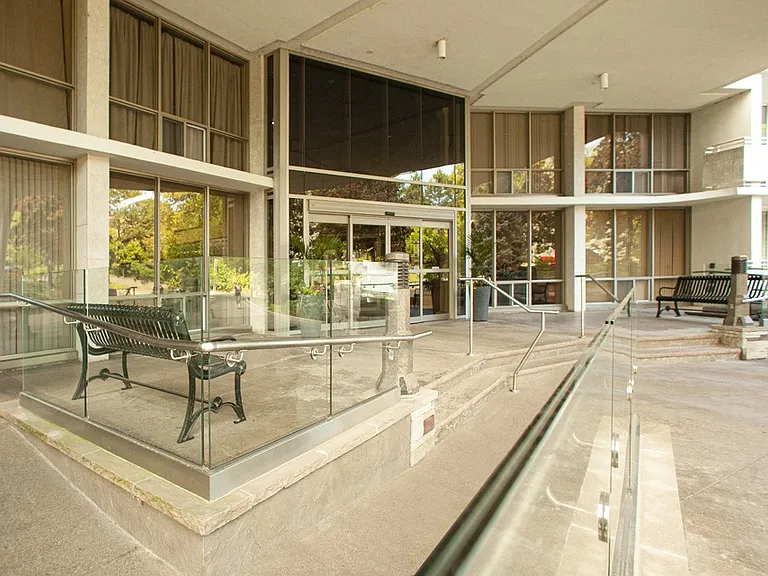 20 N Shore Blvd W — Photo 3