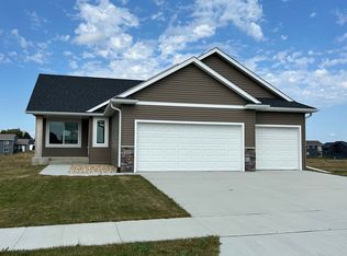 2010 Douglas Trail Dr SE, Pine Island, MN 55963