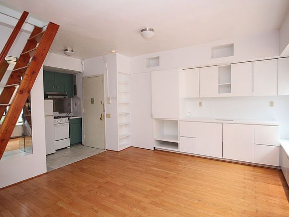 2nd image of 337 W 48th St APT 4A