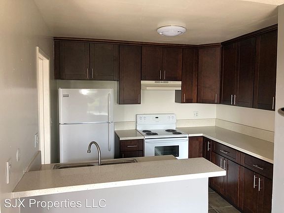 4th image of 8061 Romaine St APT 305