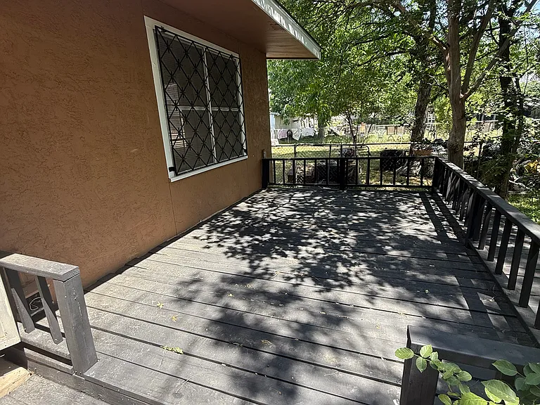418 Frelon St — Photo 13