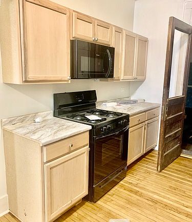 4th image of 1916 S Sawyer Ave #2R