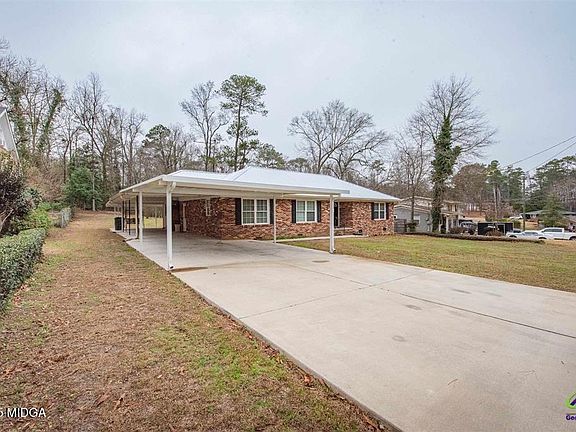 5th image of 303 Clairmont Dr