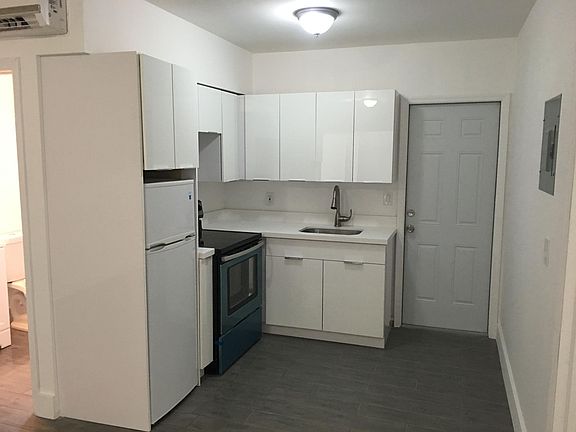 2nd image of 730 NE 128th St APT 11