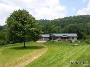 38503 Graham Rd, Colesburg, IA 52035