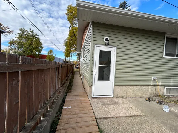 11811 47th St NW #Basement, Edmonton, AB T5W 2W7