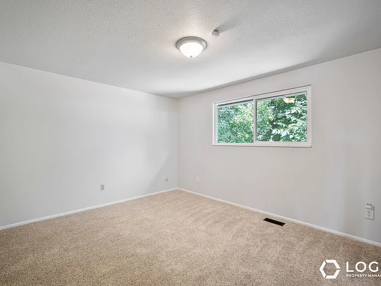 844 E 2800 N — Photo 15