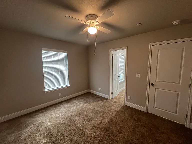 7417 Savannah Brks — Photo 29