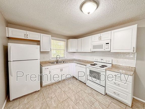 3rd image of 11814 Fremont Ave