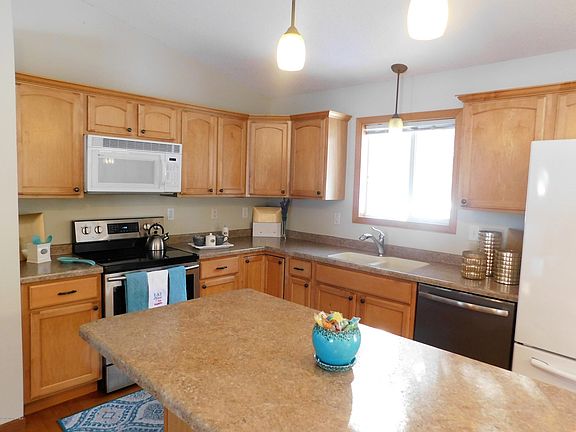 Open kitchen with center Island