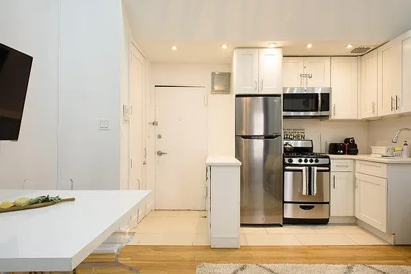 Rented by Finest Furnished LLC | media 9