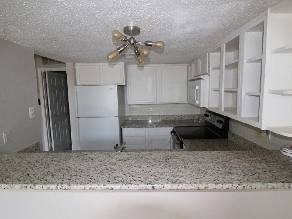 805 Paisley Dr #11