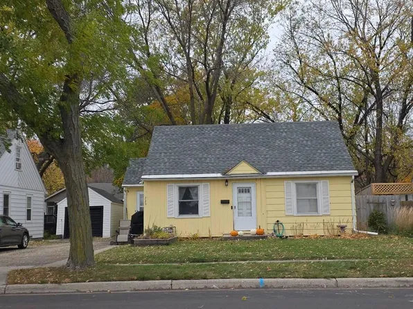 723 Center St, North Mankato, MN 56003