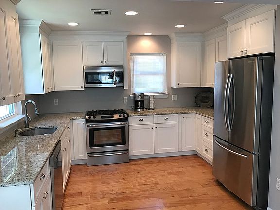 5th image of 444 W End Ave