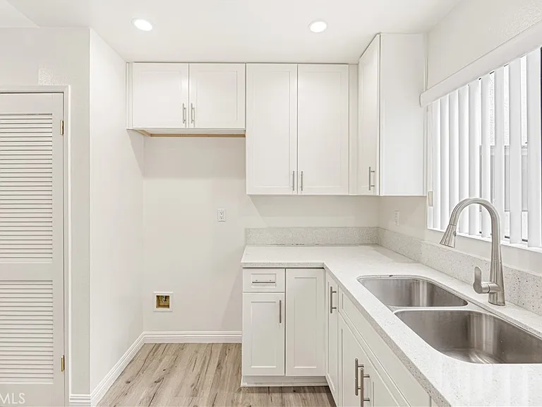1132 Elm Ave #211 — Photo 8