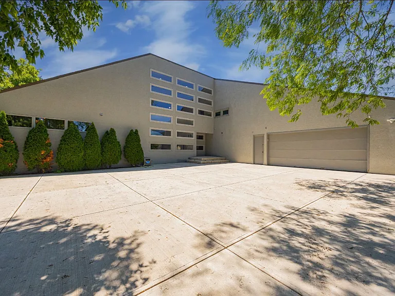 8575 Torwoodlee Ct — Photo 4