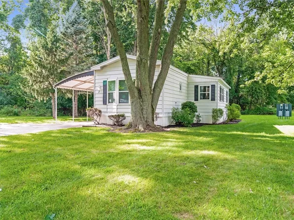 7 Willow Rd, Albion, NY 14411